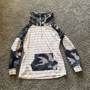 Cowl Neck Women’s Size Small Camouflage Top